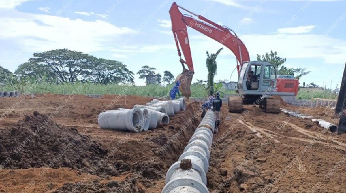 pemasangan saluran drainase rcp atau pipa beton bertulang