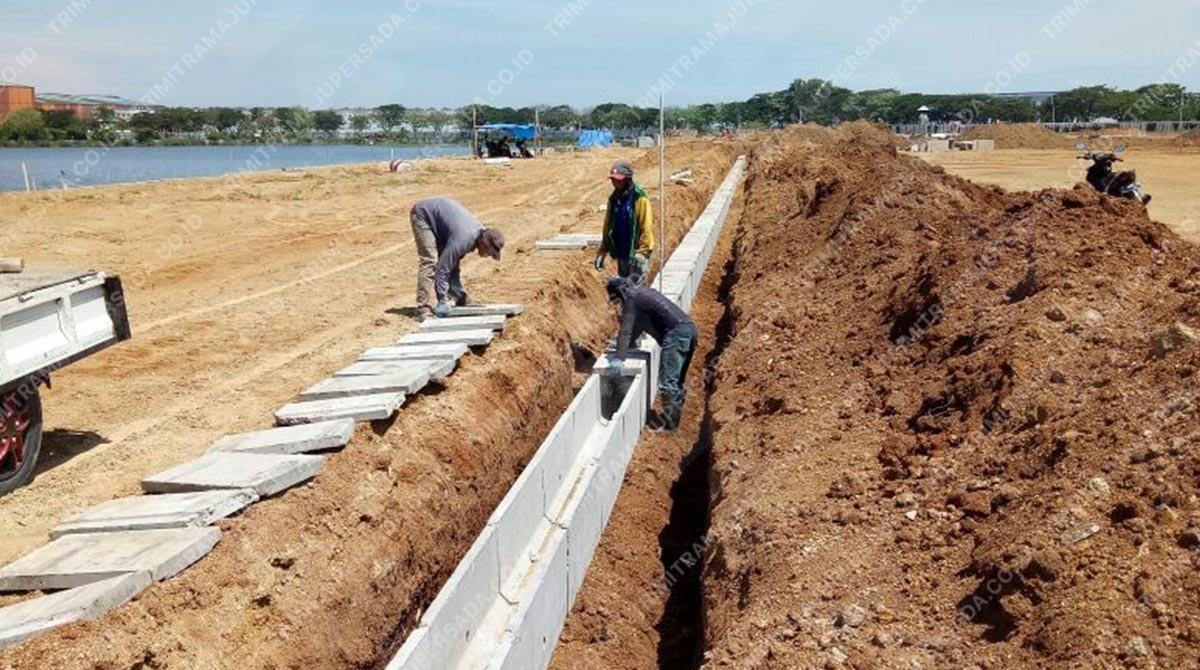pemasangan uditch beton precast