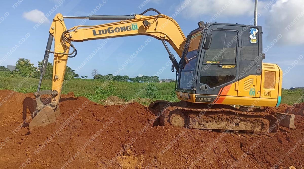 sewa excavator pc75 di makassar